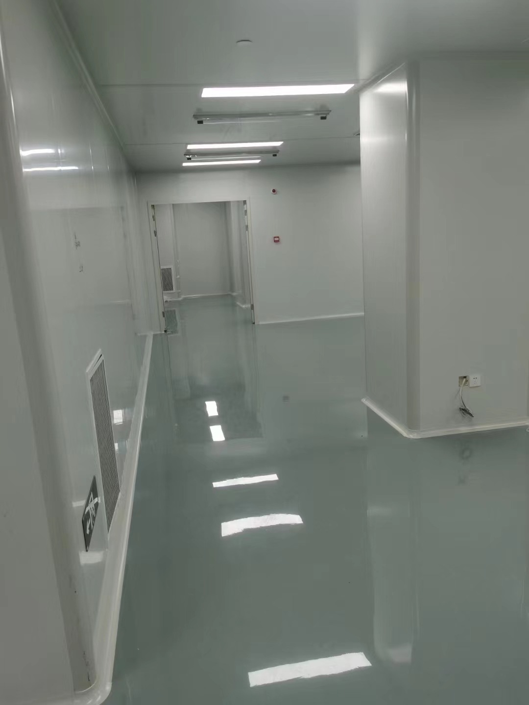 十萬級醫(yī)療器械潔凈車間裝修圖片